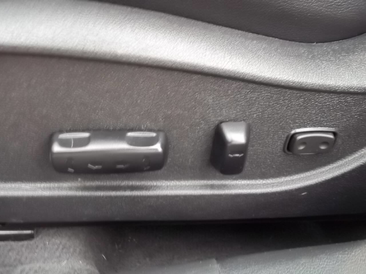 Used 2013 Hyundai Elantra Limited w/ Technology Pkg image 14