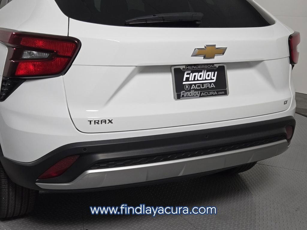 Used 2024 Chevrolet Trax LT w/ Driver Confidence Package FWD image 6