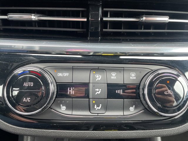 Used 2025 Buick Envista Sport Touring image 24