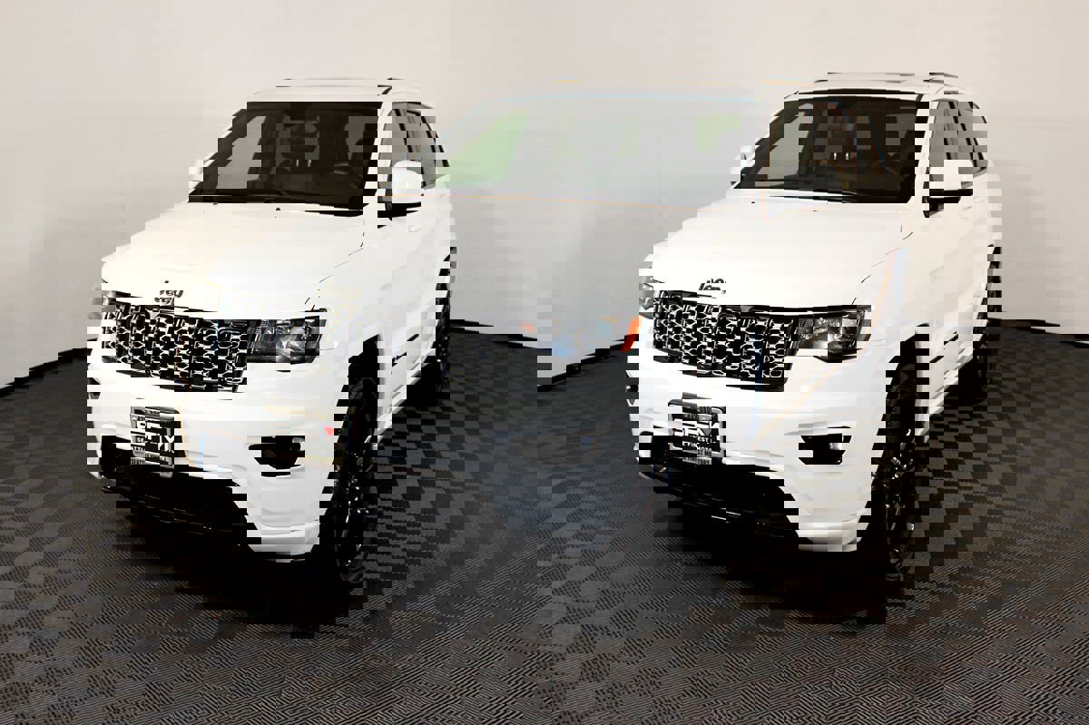 Used 2020 Jeep Grand Cherokee Altitude image 2