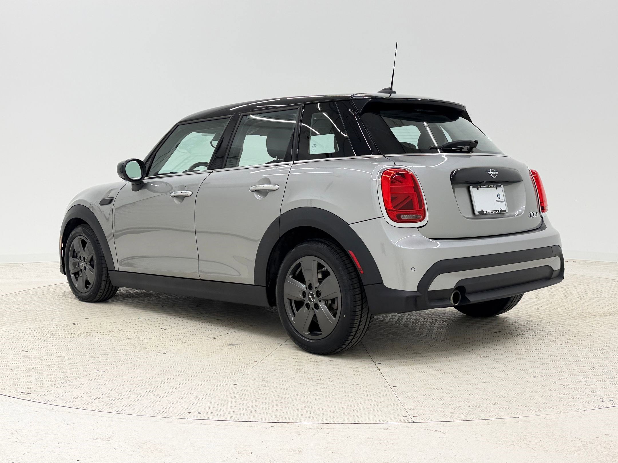 Used 2023 MINI Cooper 4-Door Hardtop image 3