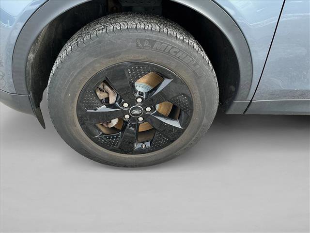 Used 2020 Land Rover Discovery Sport SE image 9