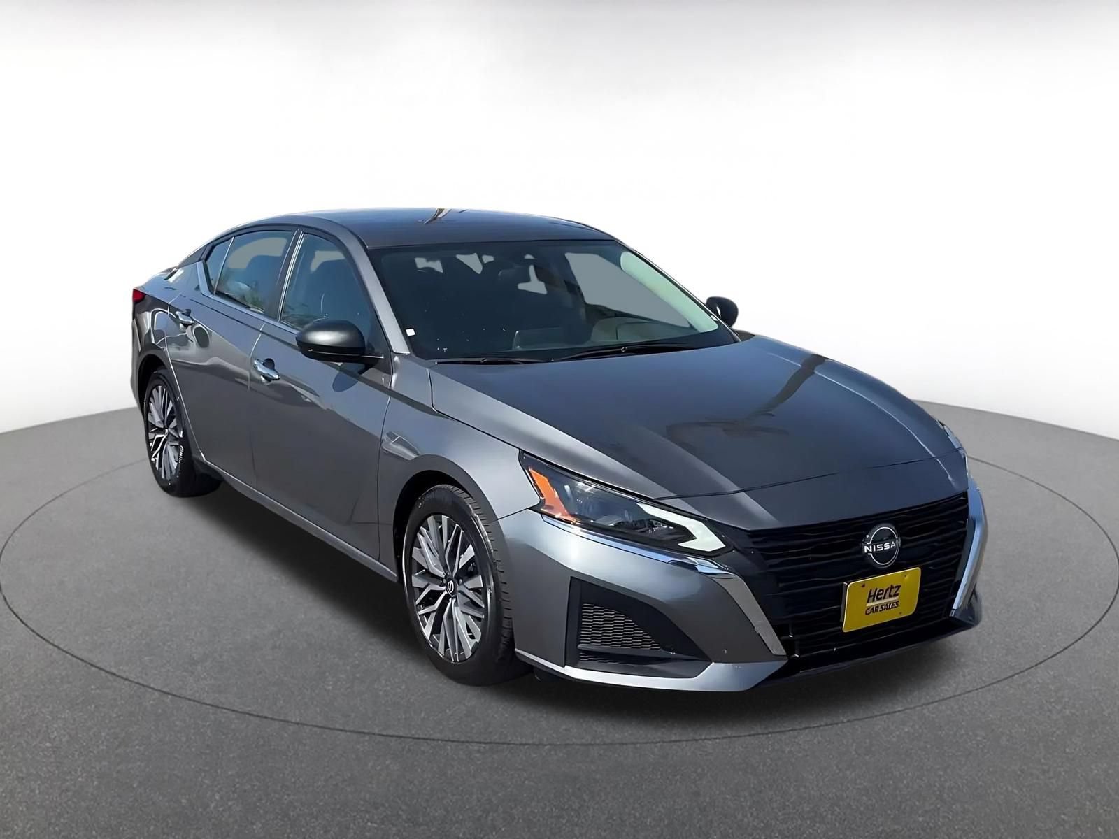 Used 2025 Nissan Altima 2.5 SV FWD image 3