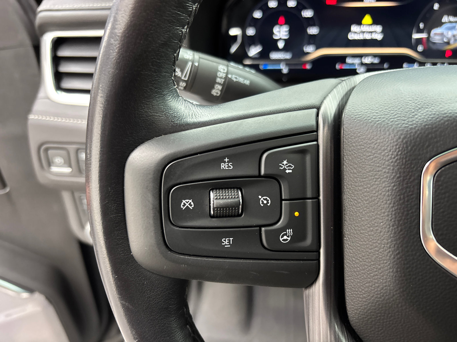 Used 2023 GMC Yukon Denali Ultimate image 17