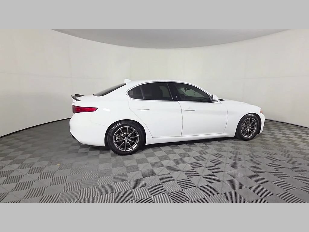 Used 2020 Alfa Romeo Giulia RWD image 36