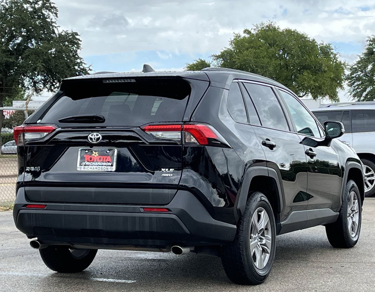 Used 2025 Toyota RAV4 XLE AWD/4WD image 4