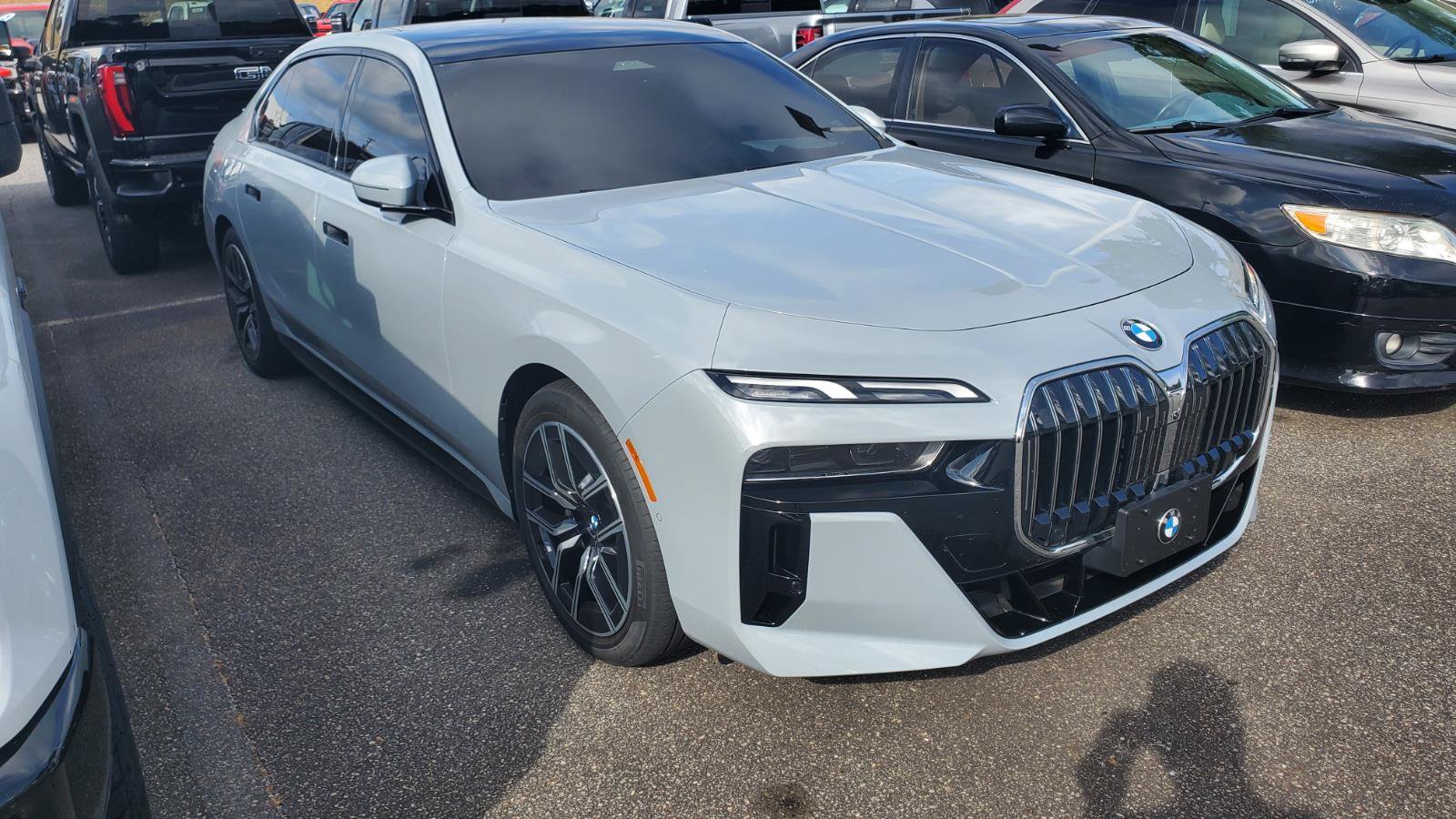 Used 2024 BMW 740i xDrive w/ Premium Package AWD/4WD image 2