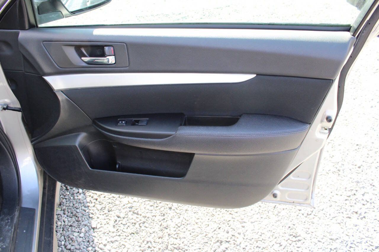 Used 2011 Subaru Outback 2.5i Premium w/ All-Weather Pkg AWD/4WD image 20