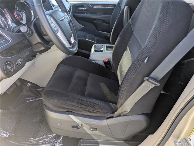 Used 2014 Chrysler Town & Country Touring image 16