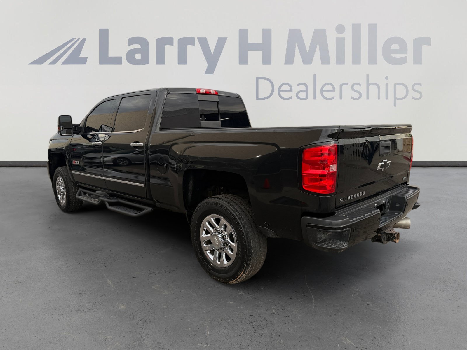 Used 2017 Chevrolet Silverado 3500 LTZ w/ Duramax Plus Package AWD/4WD image 3
