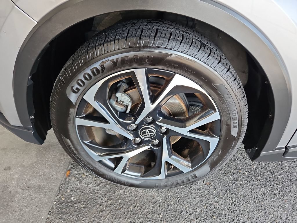 Used 2020 Toyota C-HR XLE FWD image 29