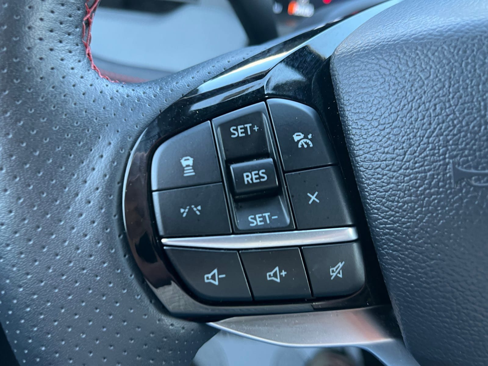 Certified 2025 Ford Explorer ST-Line AWD/4WD image 14