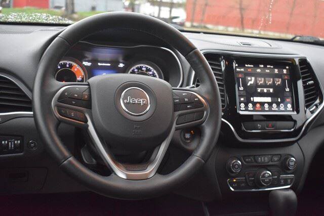 Used 2019 Jeep Cherokee Limited w/ Luxury Group AWD/4WD image 24