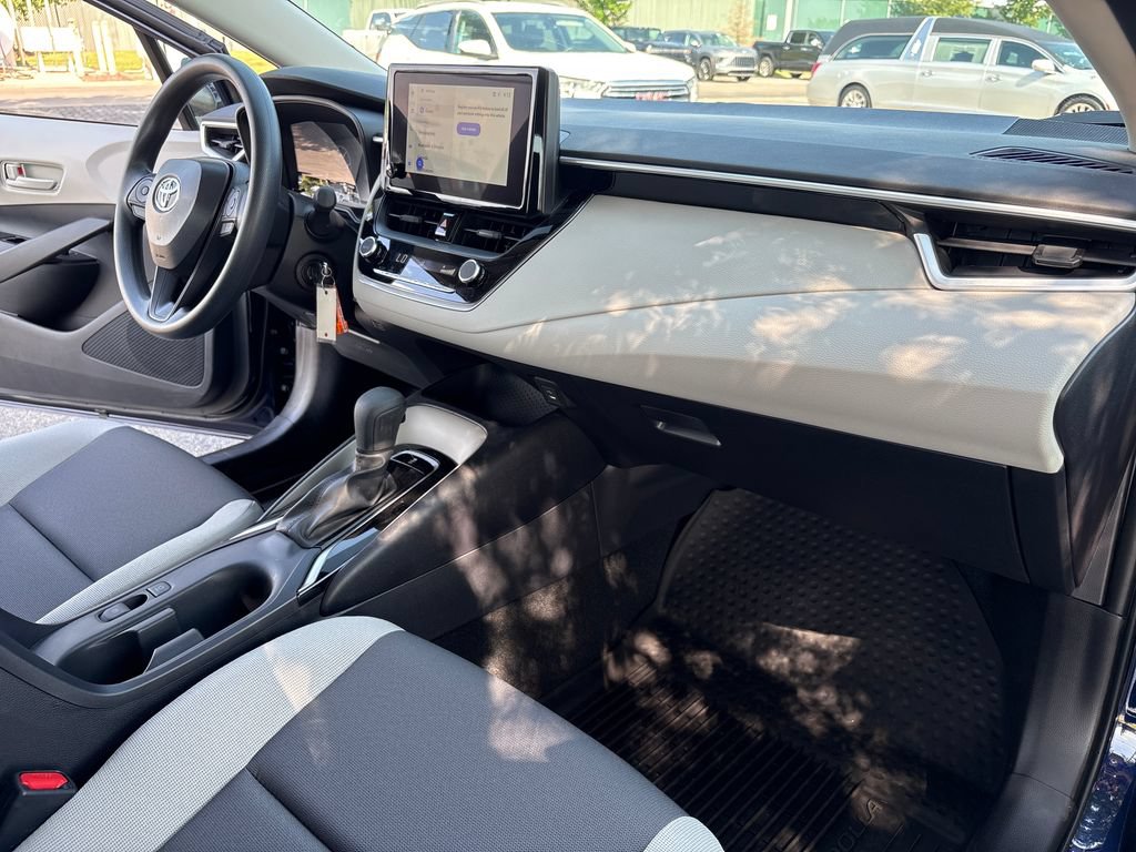 Used 2025 Toyota Corolla LE FWD image 36