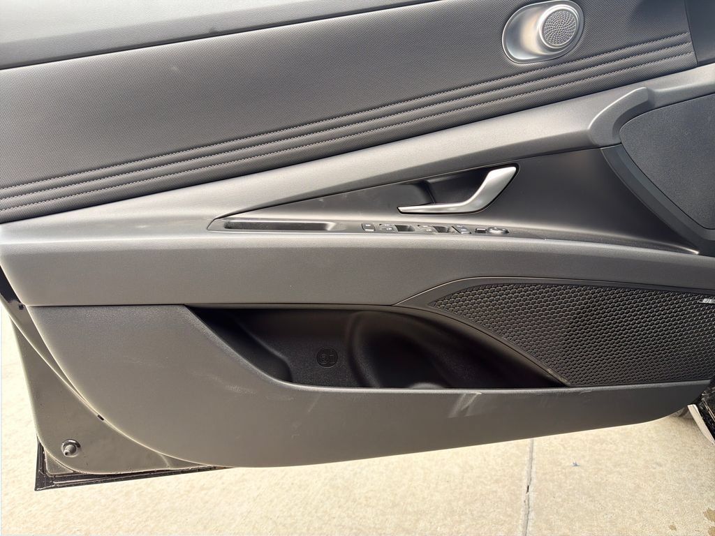 New 2026 Hyundai Elantra Limited FWD image 13