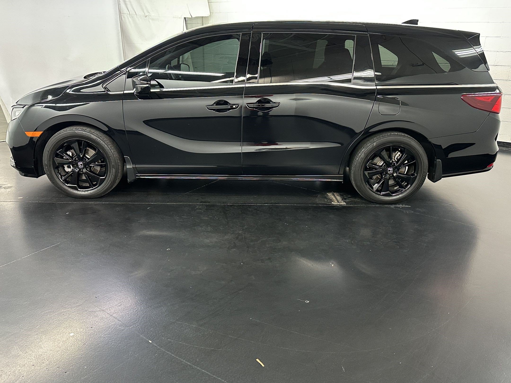 Certified 2024 Honda Odyssey Sport image 2