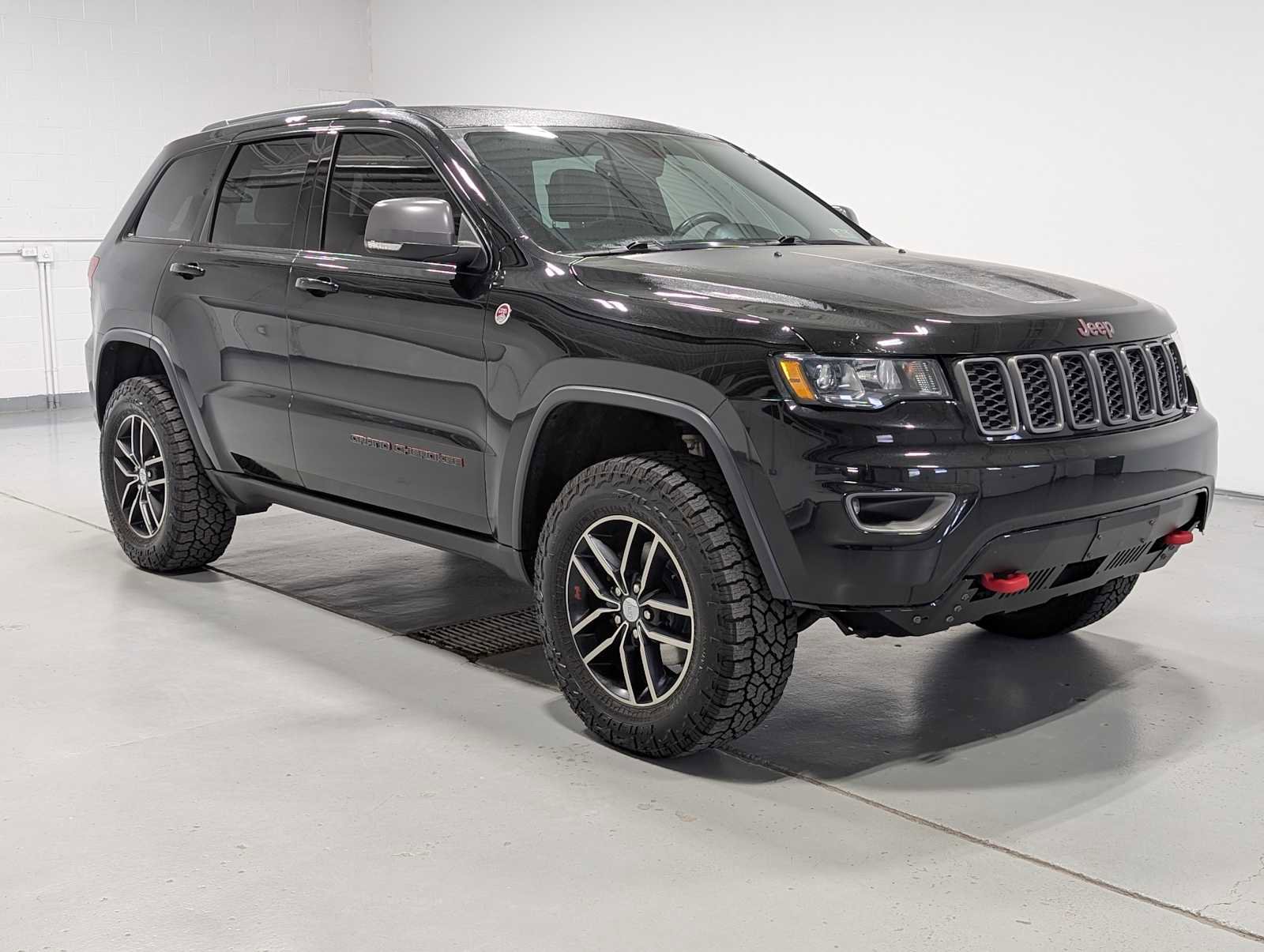 Used 2017 Jeep Grand Cherokee Trailhawk AWD/4WD image 6