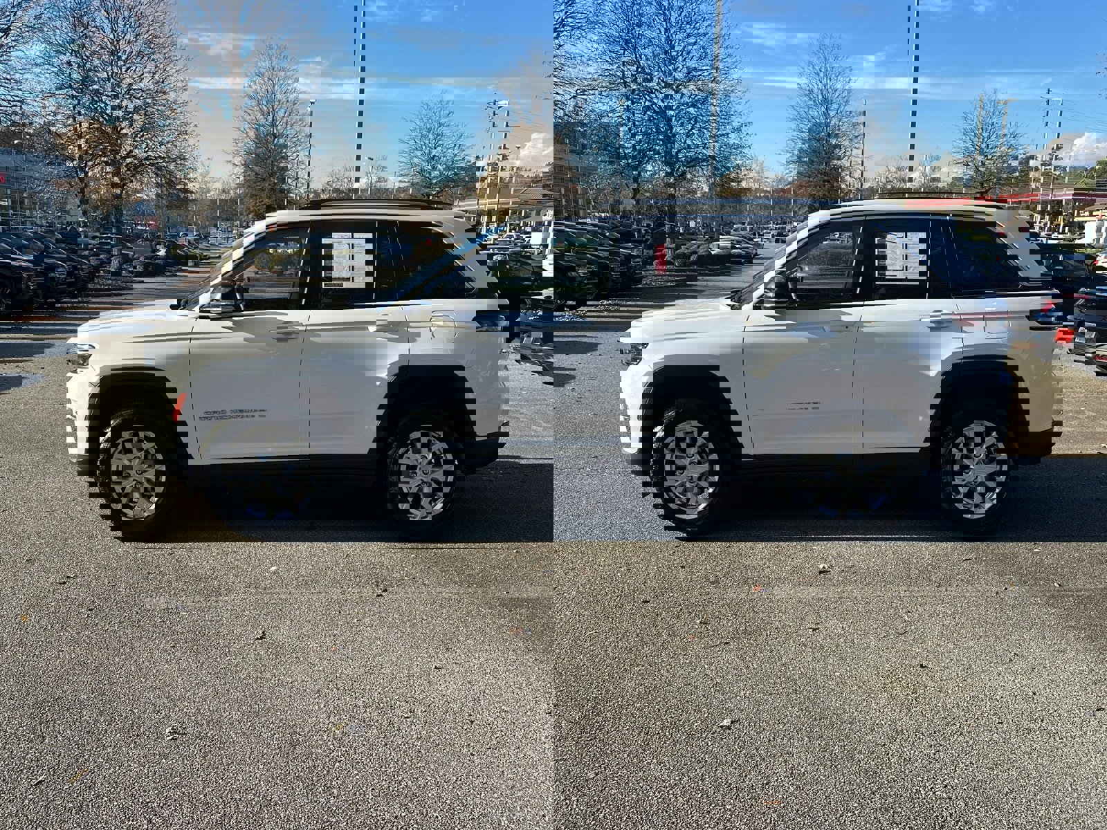 Used 2023 Jeep Grand Cherokee Limited image 12