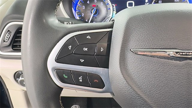 Used 2023 Chrysler Pacifica Touring-L image 24