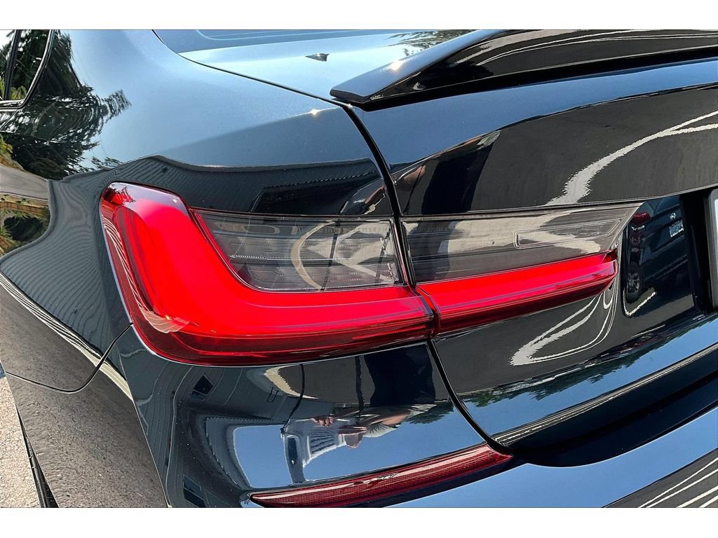 Used 2020 BMW 330i Sedan w/ M Sport Package RWD image 29