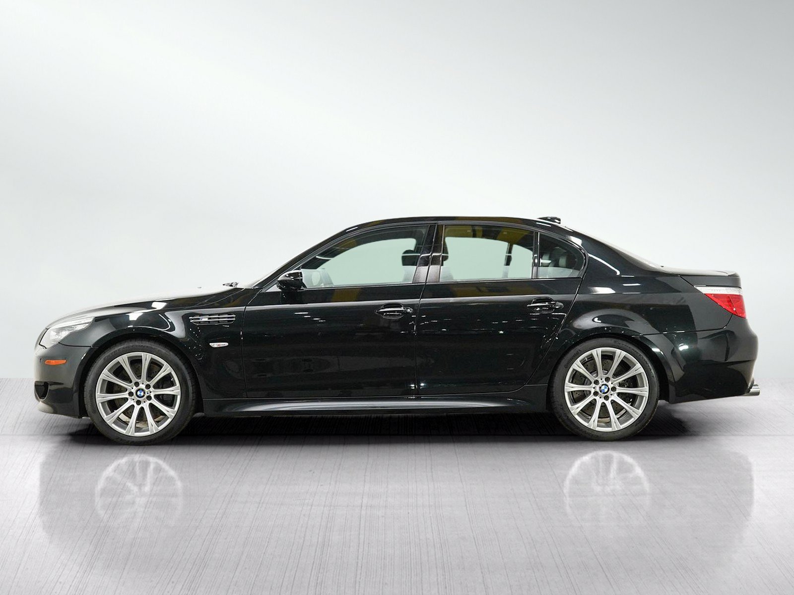 Used 2008 BMW M5 RWD image 2