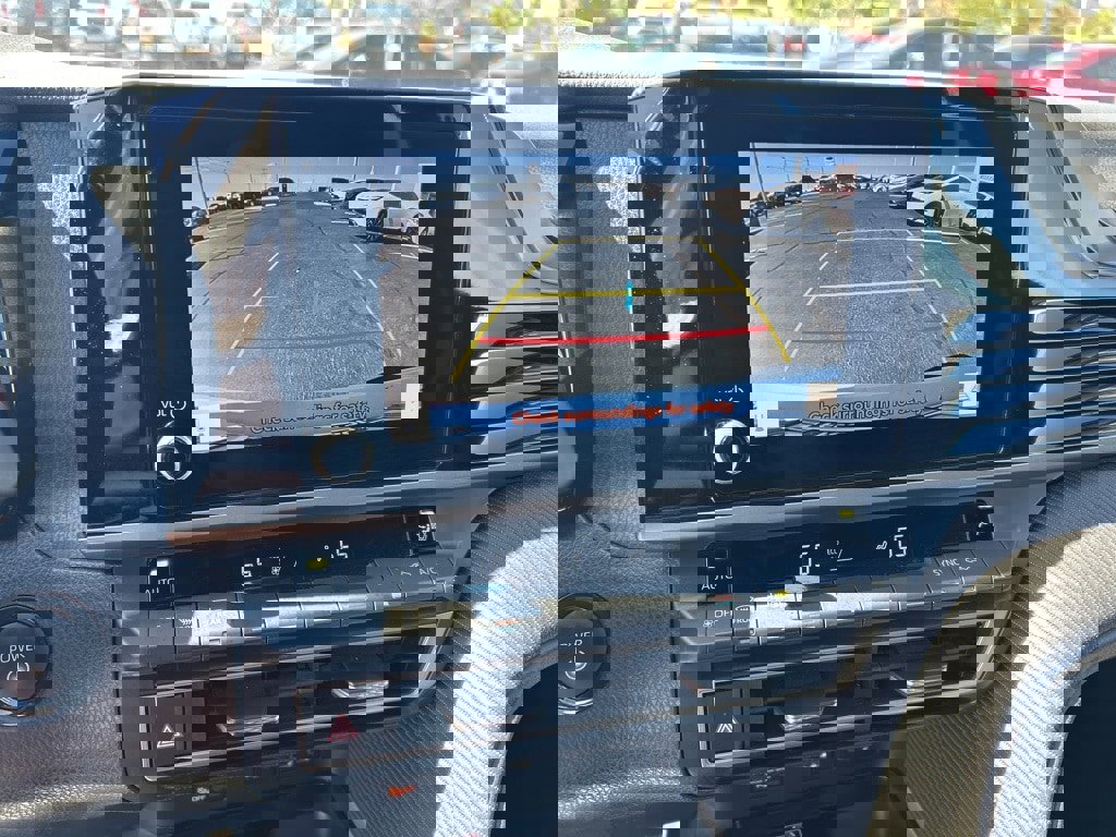 Used 2025 Toyota Camry SE image 12