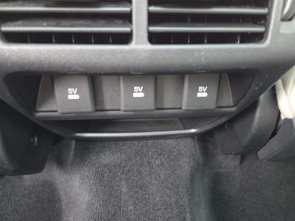 Used 2019 Jaguar E-PACE R-Dynamic SE image 31