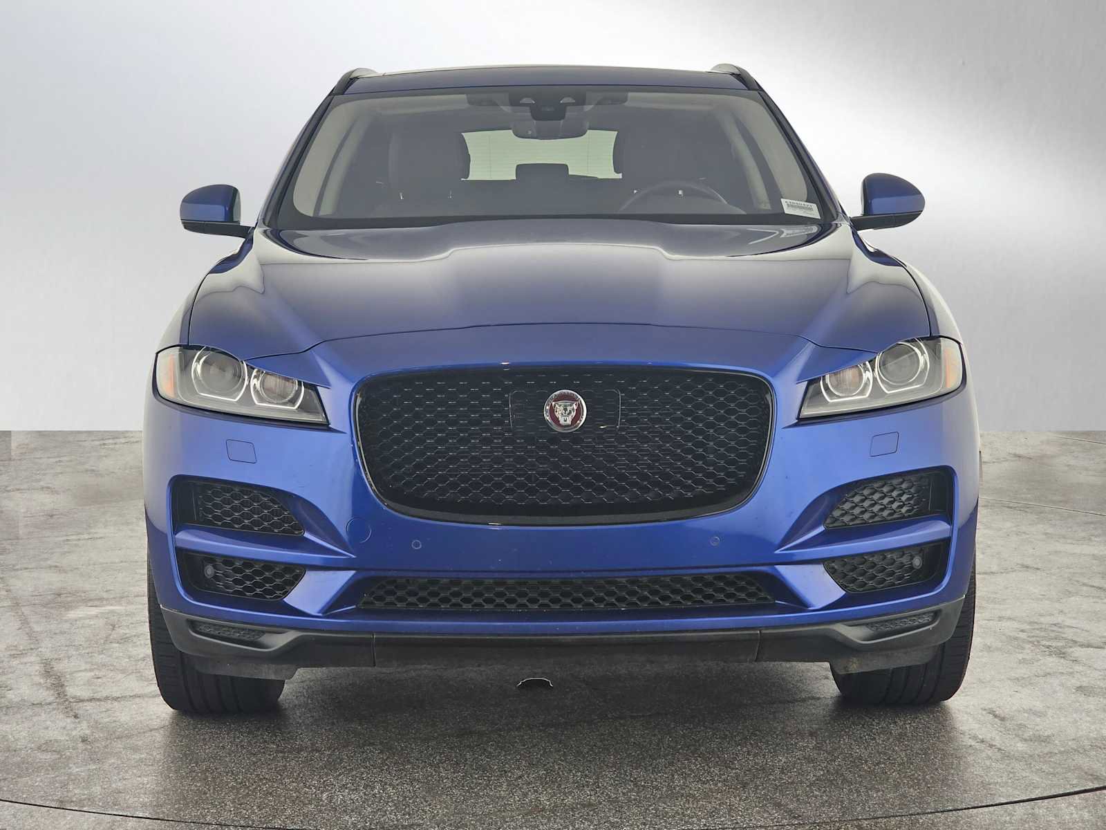 Used 2019 Jaguar F-PACE Prestige image 3