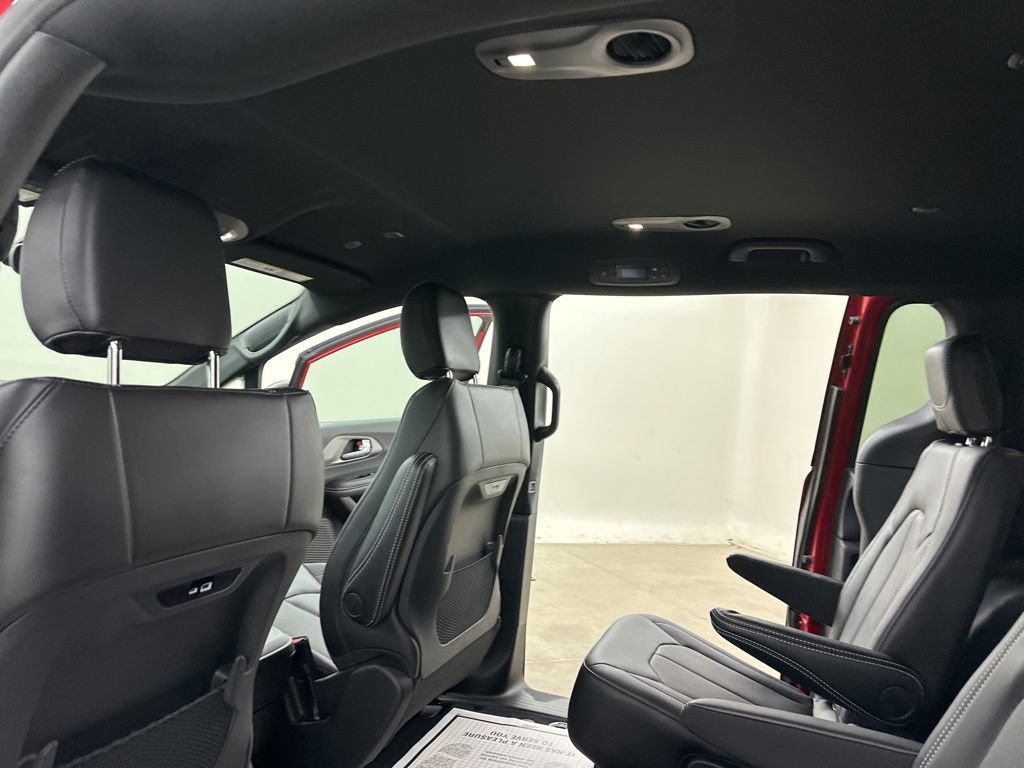 New 2026 Chrysler Pacifica Select image 24