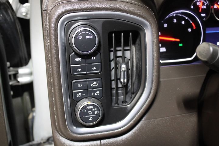 Used 2021 Chevrolet Silverado 2500 LTZ w/ LTZ Convenience Package image 36