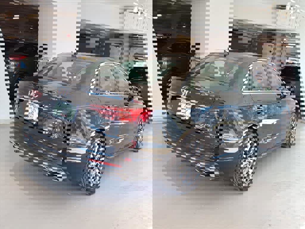 Used 2023 Audi A4 2.0T Premium w/ Convenience Package image 4