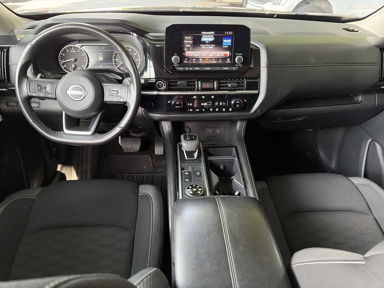 Used 2024 Nissan Pathfinder SV AWD/4WD image 2