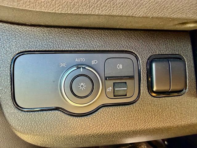 Used 2023 Mercedes-Benz Sprinter 2500 image 34