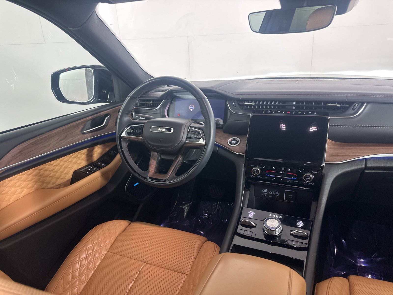 Used 2023 Jeep Grand Cherokee L Summit w/ High Altitude Package image 13