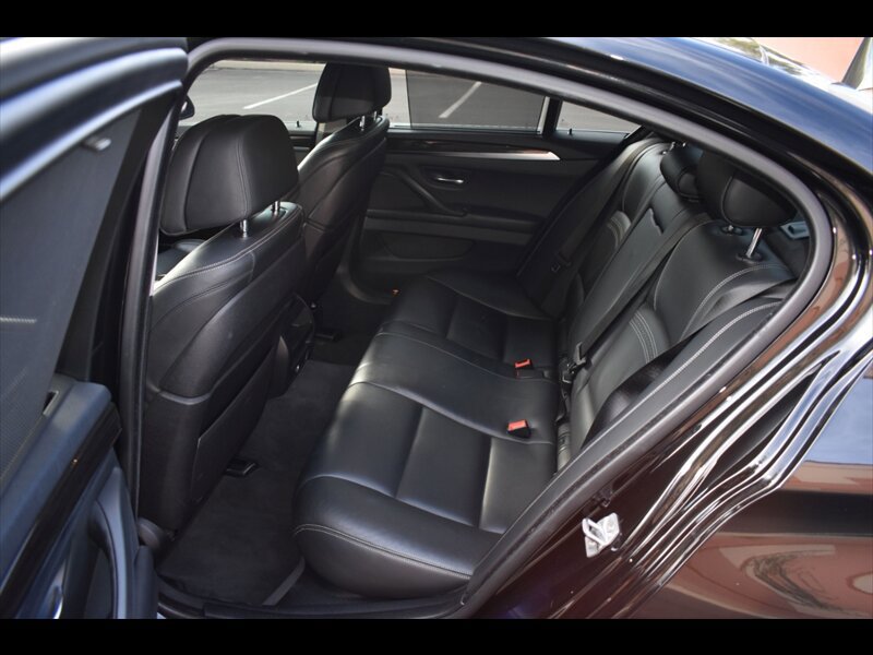 Used 2016 BMW 550i Sedan image 18