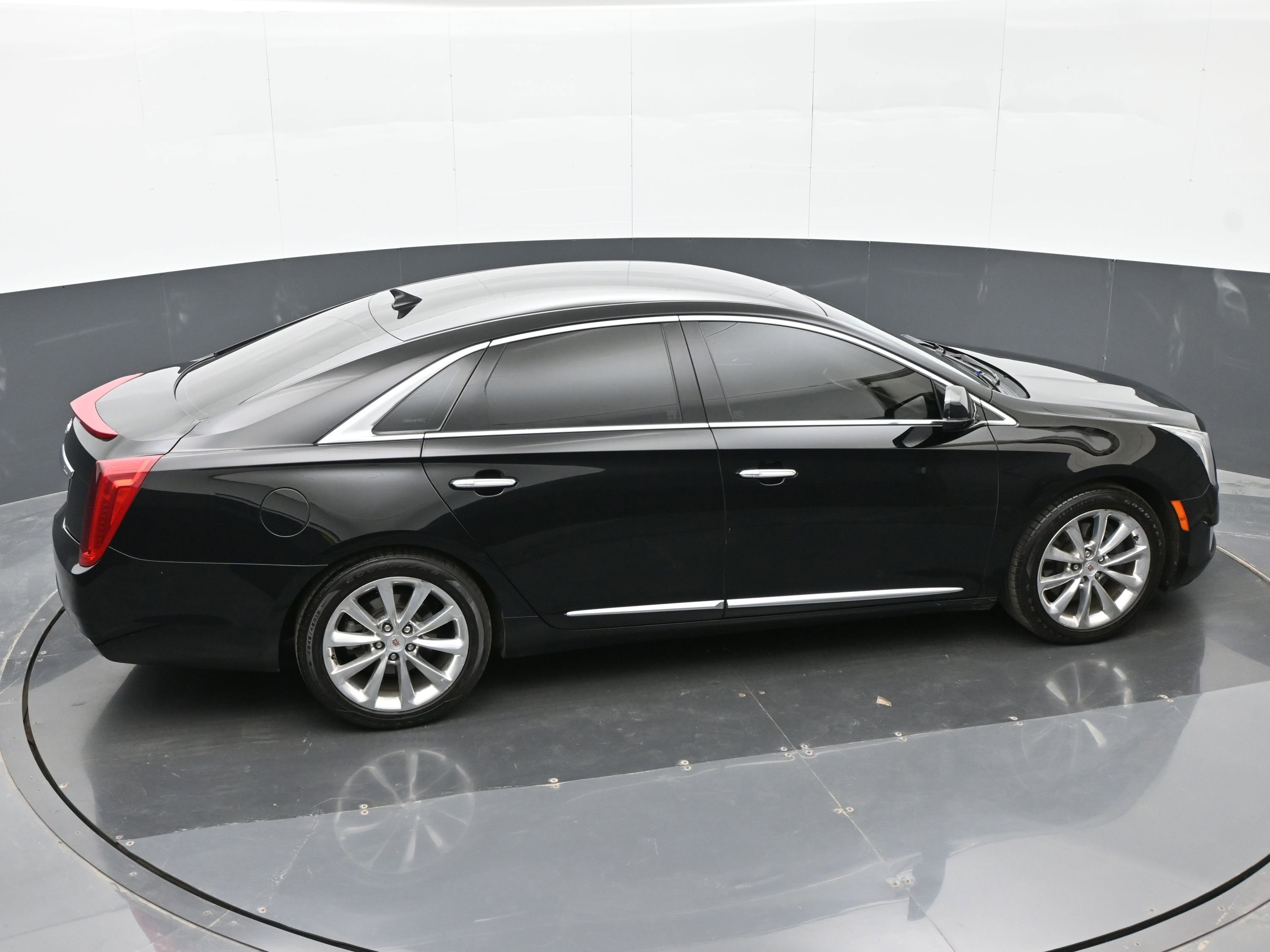 Used 2014 Cadillac XTS Luxury w/ Driver Awareness Package FWD image 31
