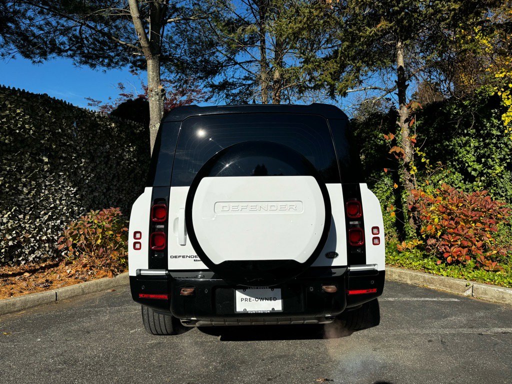 Used 2023 Land Rover Defender 130 X-Dynamic SE image 6