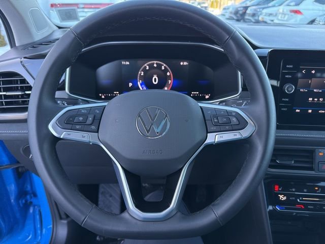 Certified 2025 Volkswagen Taos SE image 12