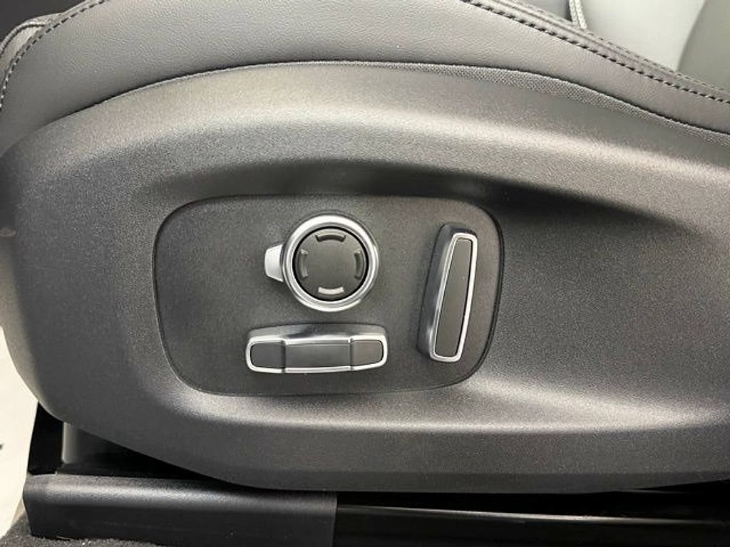 New 2026 Jaguar F-PACE R-Dynamic S AWD/4WD image 29