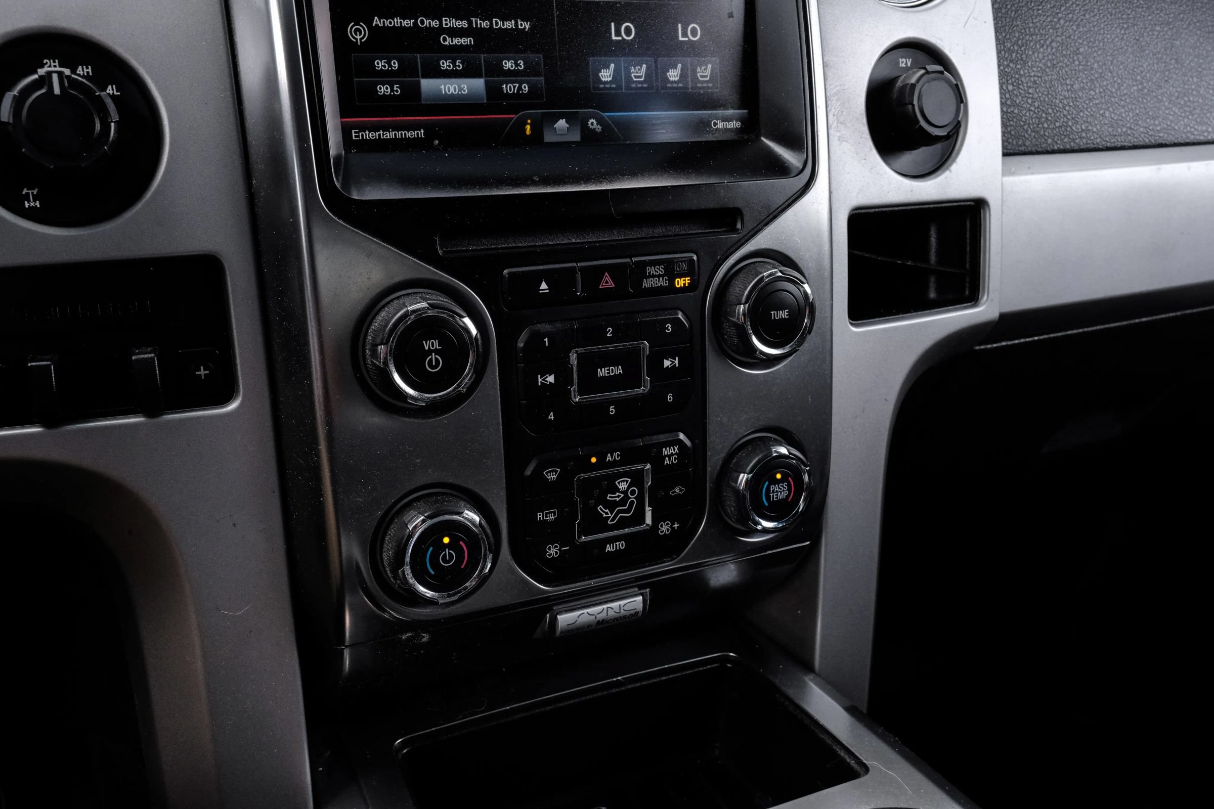 Used 2014 Ford F150 FX4 w/ Equipment Group 402A Luxury AWD/4WD image 27