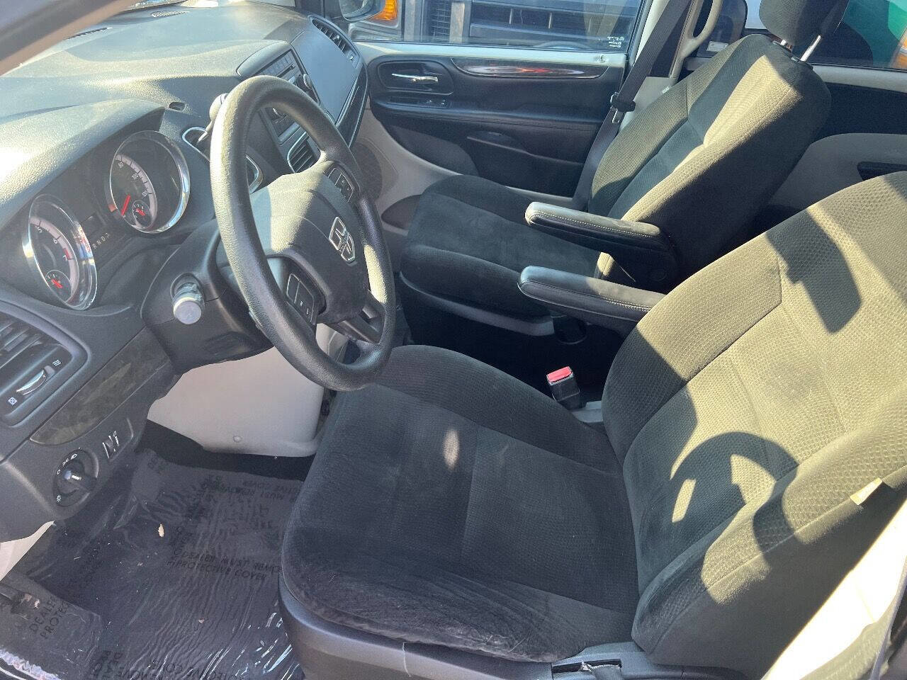 Used 2015 Dodge Grand Caravan SE w/ Quick Order Package 29E SE image 12