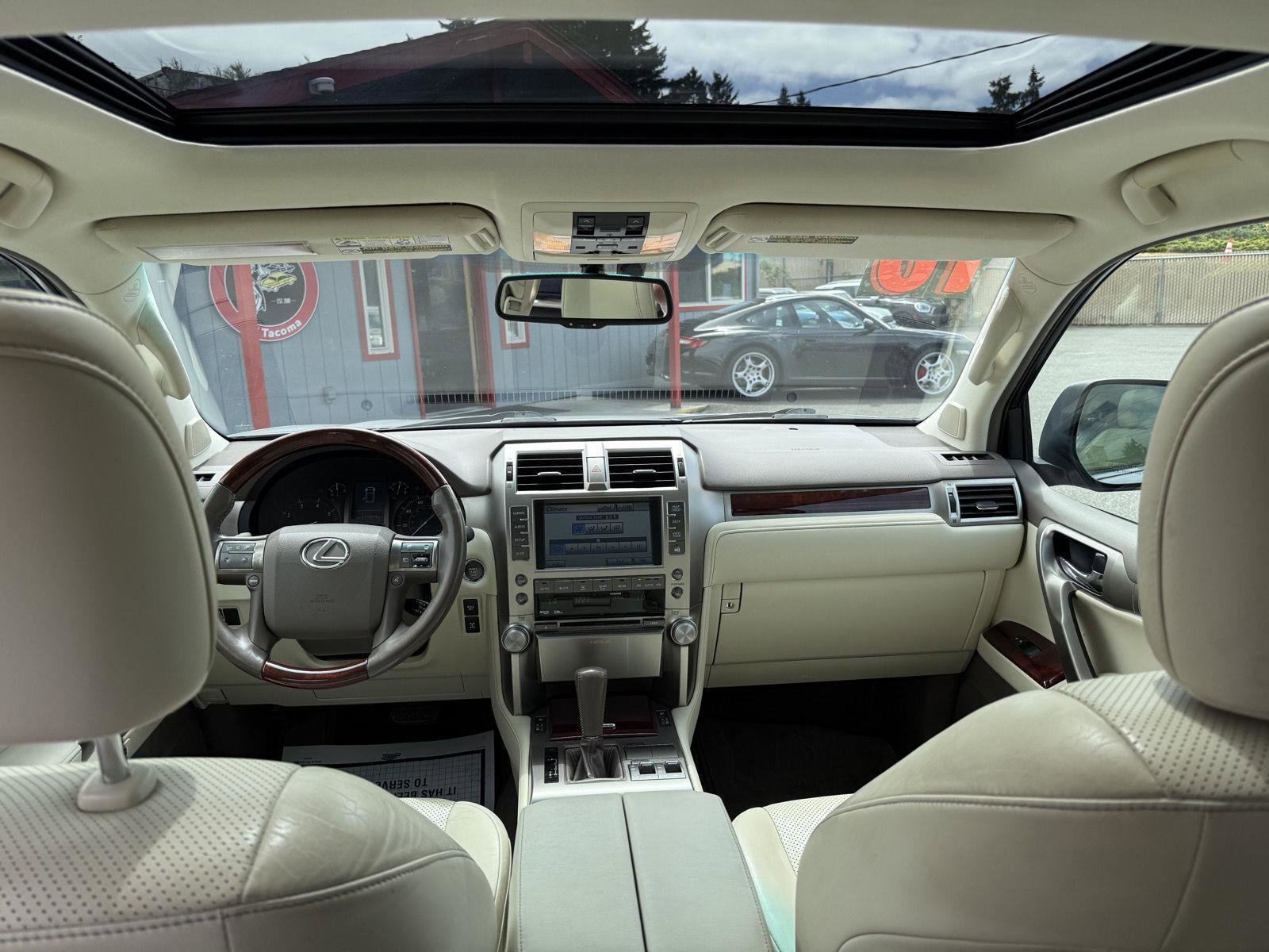 Used 2011 Lexus GX 460 w/ Comfort Plus Pkg image 16