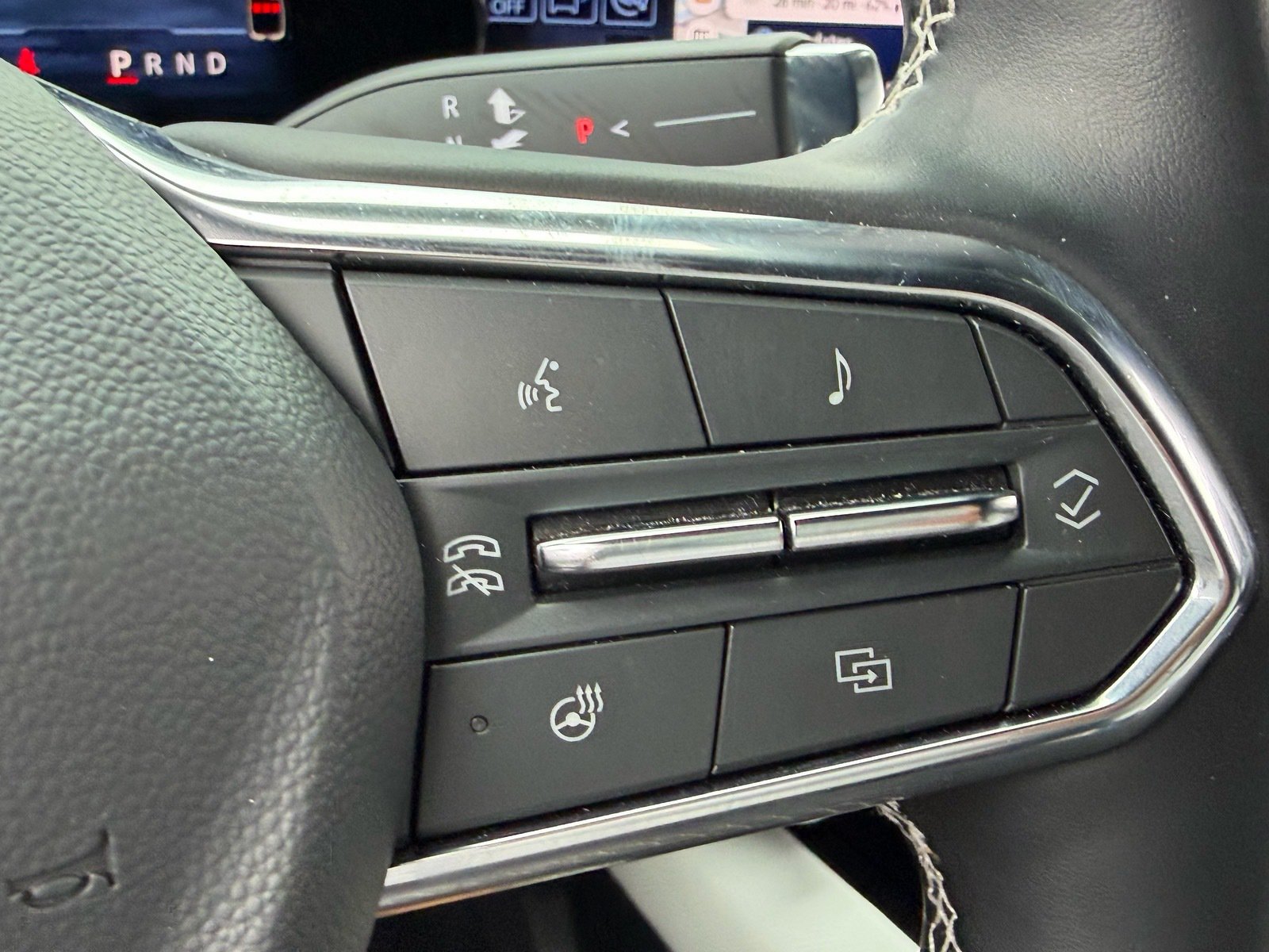 Used 2025 Chevrolet Equinox EV LT w/ Convenience Package FWD image 26