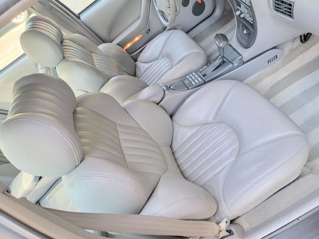 Used 1994 Pontiac Bonneville SSE FWD image 19