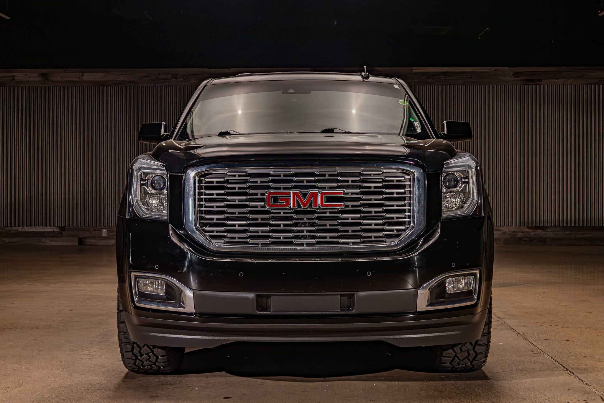 Used 2018 GMC Yukon Denali w/ Denali Ultimate Package AWD/4WD image 2