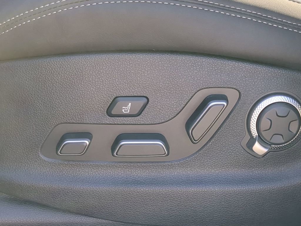 Used 2025 Genesis GV70 3.5T Sport w/ Sport Prestige Package image 12