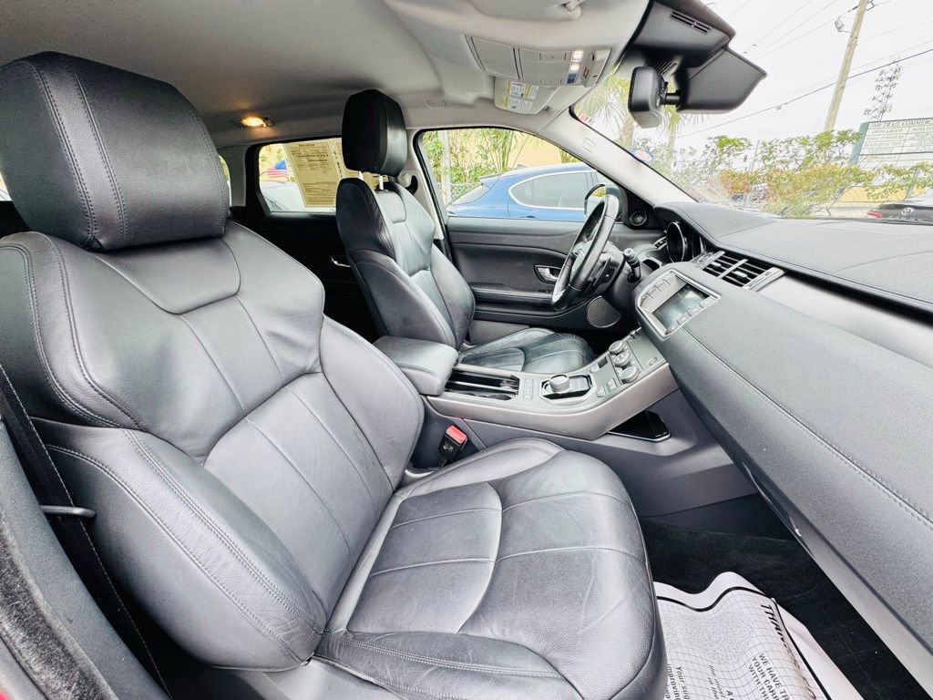 Used 2019 Land Rover Range Rover Evoque SE Premium image 17