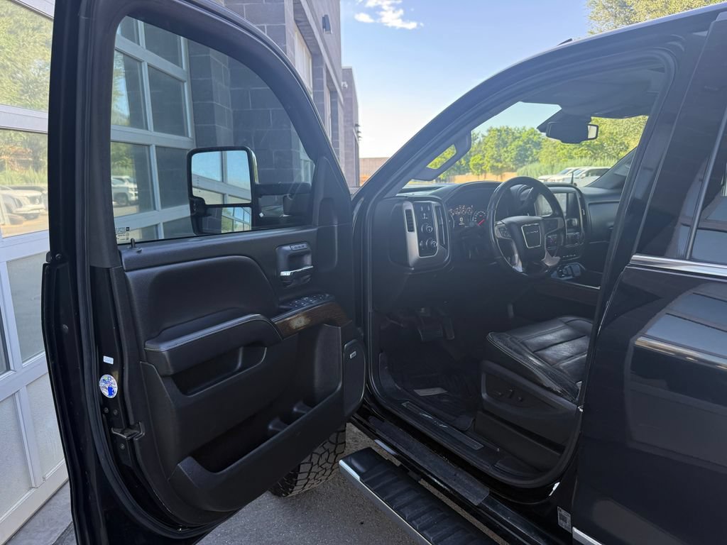 Used 2018 GMC Sierra 3500 Denali w/ Suspension Package, Off-Road AWD/4WD image 17