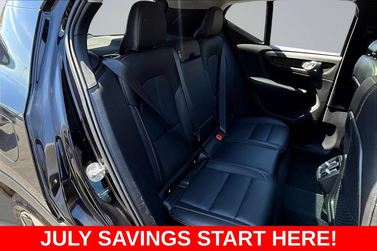 Used 2024 Volvo XC40 B5 Plus AWD/4WD image 32