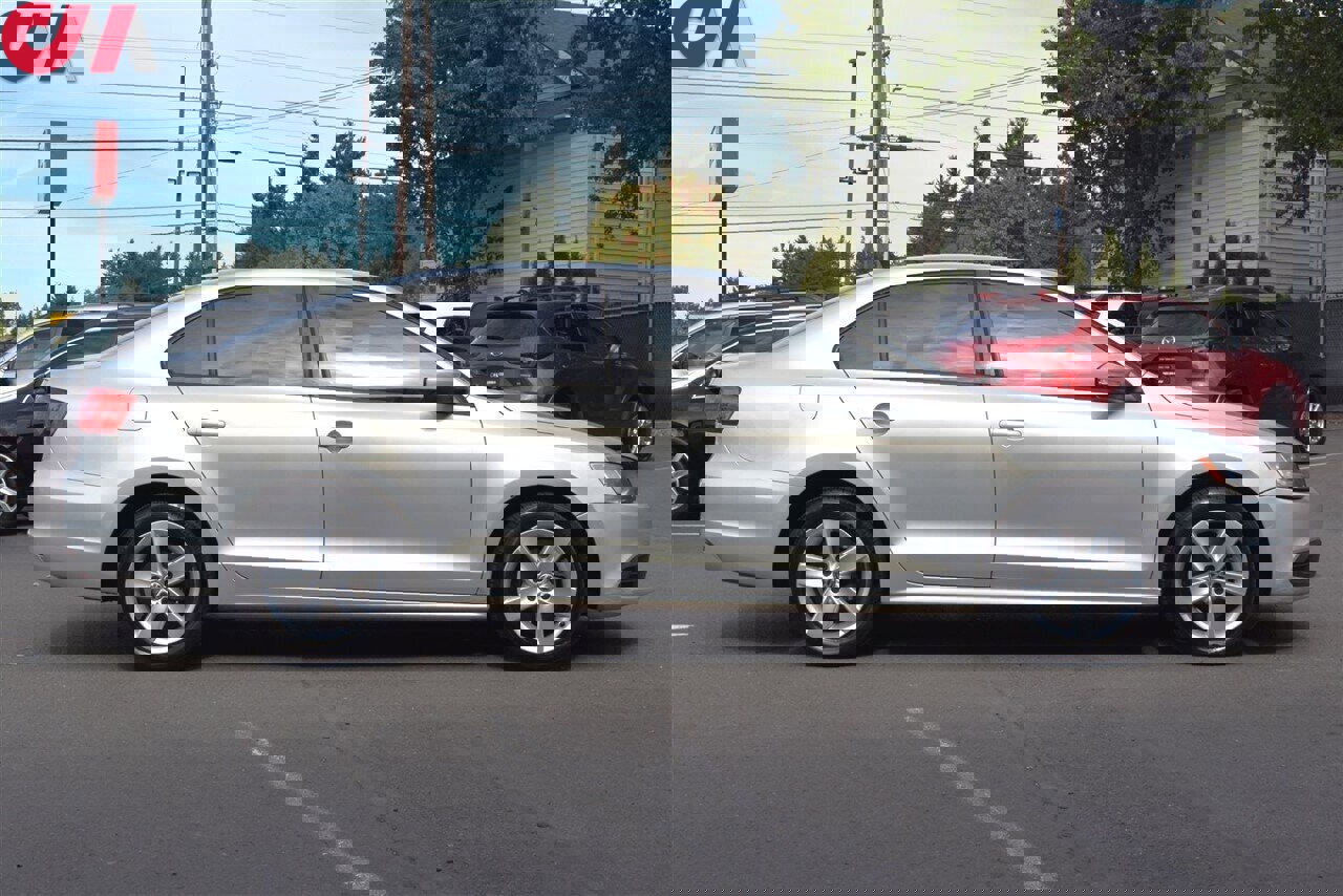 Used 2012 Volkswagen Jetta TDI w/ TDI Appearance Pkg image 6